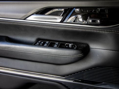 Used 2022 Jeep Grand Wagoneer Series II image 22