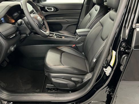 New 2026 Jeep Compass Latitude image 17