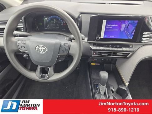 Used 2025 Toyota Camry LE FWD image 27