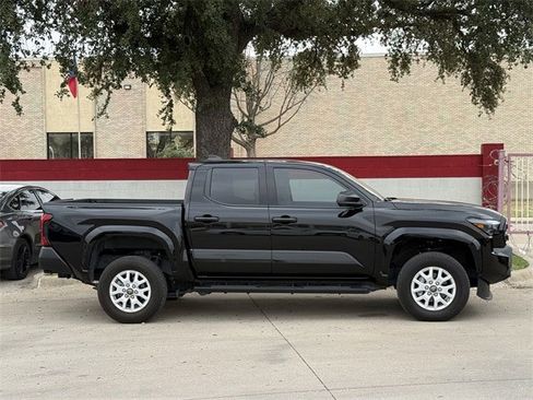 Used 2025 Toyota Tacoma SR image 3