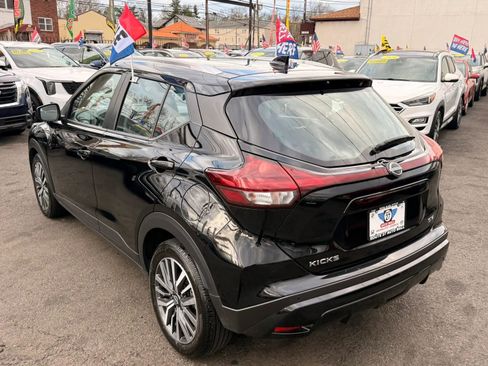 Used 2024 Nissan Kicks SV image 4