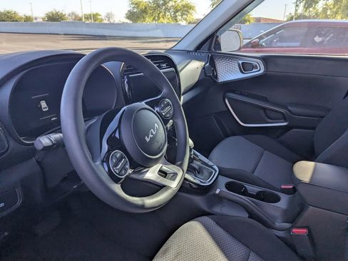 Used 2025 Kia Soul S image 8