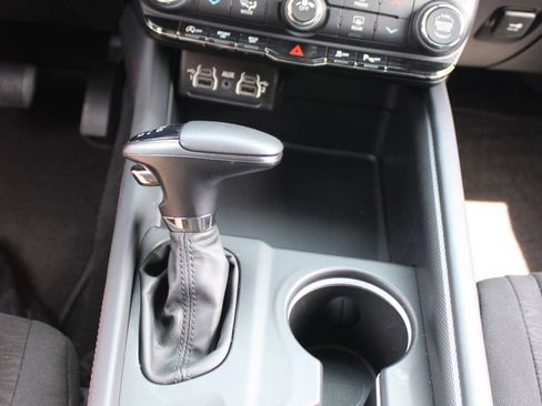 Used 2025 Dodge Durango GT RWD image 35