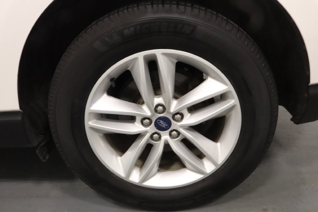 Used 2018 Ford Edge SEL w/ Equipment Group 201A AWD/4WD image 23