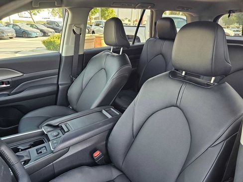 Certified 2026 Toyota Grand Highlander FWD image 23