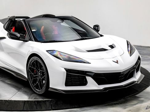 Used 2026 Chevrolet Corvette ZR1 w/ Stealth Interior Trim Package RWD image 35