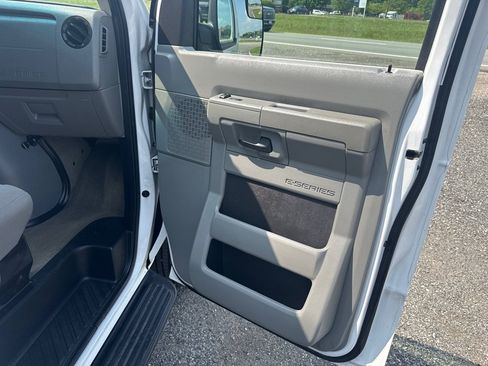 Used 2013 Ford E-350 and Econoline 350 XLT RWD image 25