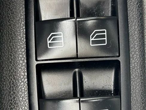 Used 2010 Mercedes-Benz GL 550 4MATIC image 23