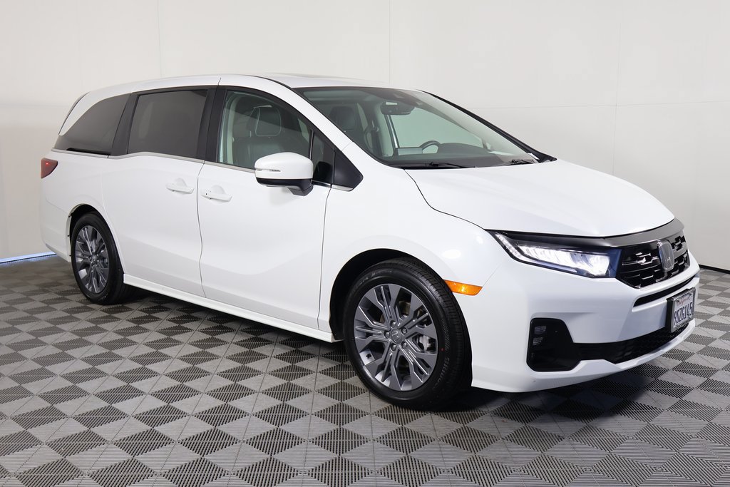 Used 2025 Honda Odyssey Touring image 3