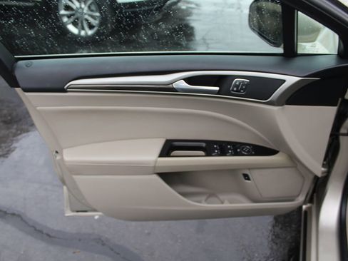 Used 2019 Ford Fusion SEL image 18