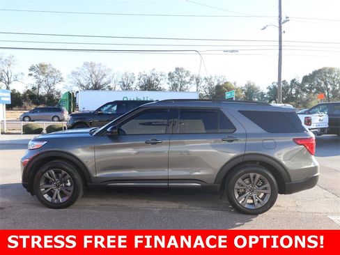 Certified 2023 Ford Explorer XLT w/ Equipment Group 202A image 5