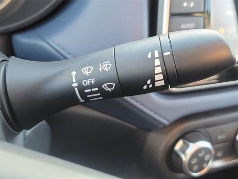 Certified 2025 Nissan Versa SV w/ Trunk Package image 18