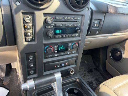 Used 2005 HUMMER H2 SUT w/ Preferred Equipment Group AWD/4WD image 15