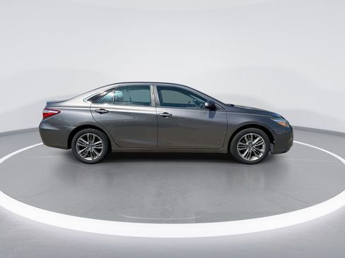 Used 2017 Toyota Camry SE image 9