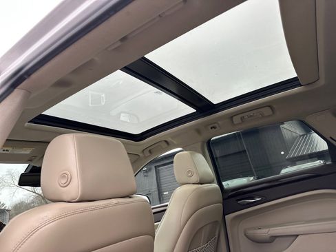 Used 2011 Cadillac SRX Luxury image 17