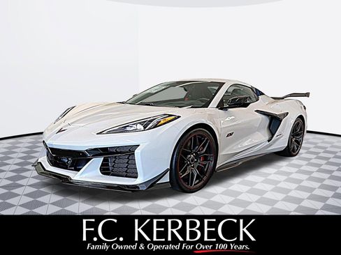 Used 2023 Chevrolet Corvette Z06 w/ Z07 Performance Package RWD image 1