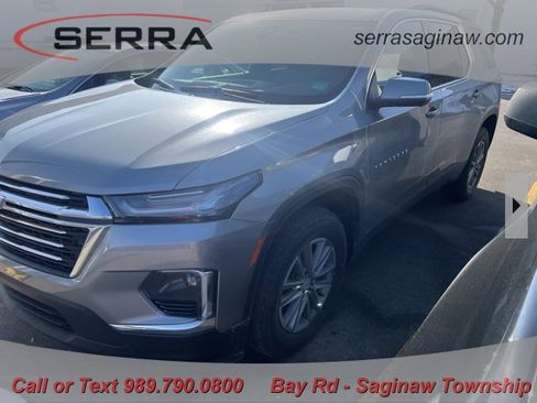 Used 2023 Chevrolet Traverse LT image 1