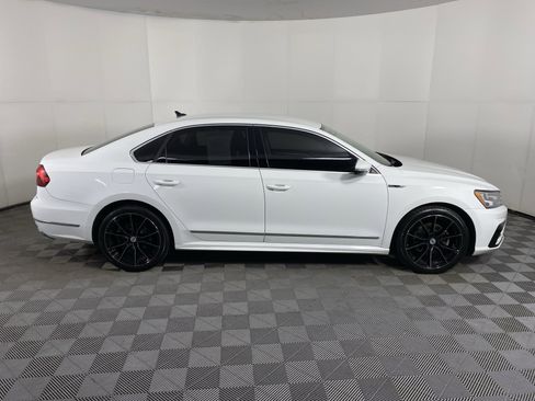 Used 2017 Volkswagen Passat 1.8T R-Line image 5