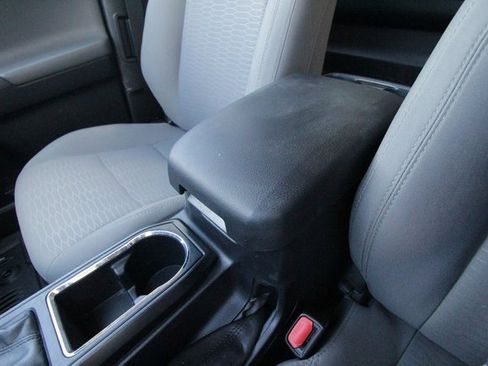 Used 2018 Toyota Tacoma SR5 image 29