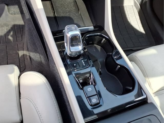 Used 2025 Volvo XC40 B5 Plus w/ Protection Package Premier AWD/4WD image 24