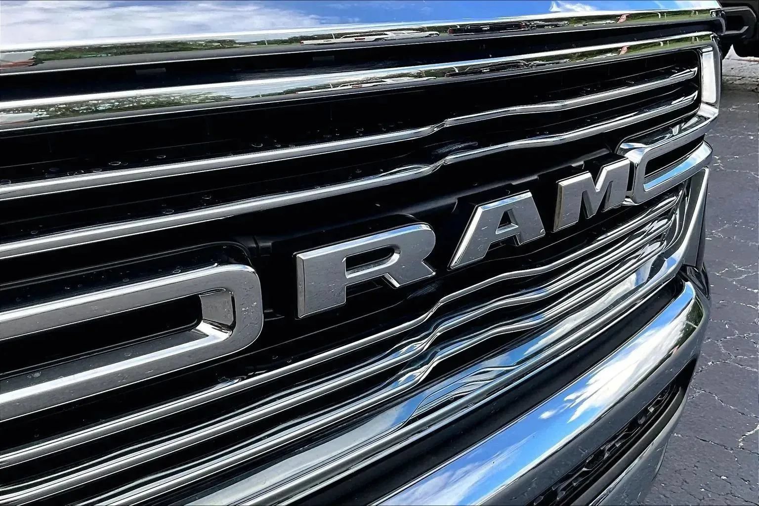 Used 2019 RAM 1500 Laramie AWD/4WD image 29
