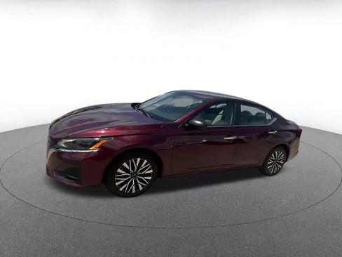 Used 2025 Nissan Altima 2.5 SV image 8