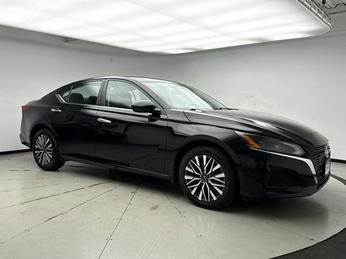 Used 2023 Nissan Altima 2.5 SV AWD/4WD image 7