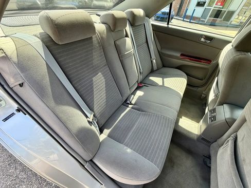 Used 2005 Toyota Camry XLE image 10