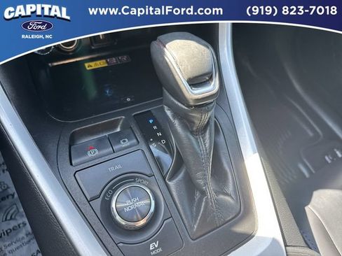 Used 2022 Toyota RAV4 XSE AWD/4WD image 31