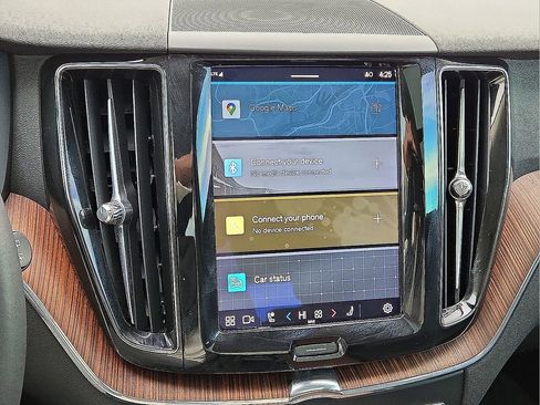 Certified 2023 Volvo XC60 B5 Plus w/ Climate Package image 28