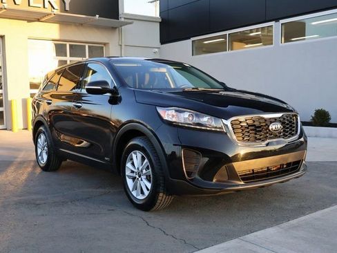 Used 2019 Kia Sorento LX image 1