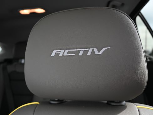 Used 2025 Chevrolet Trax ACTIV w/ Sunroof Package FWD image 17