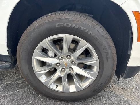 Used 2025 Chevrolet Tahoe Premier w/ Sun And Tow Package RWD image 3