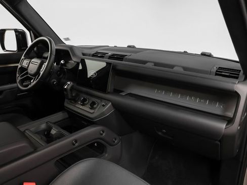 Used 2025 Land Rover Defender 110 image 23