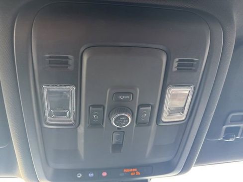 Used 2025 Chevrolet Tahoe Premier AWD/4WD image 26