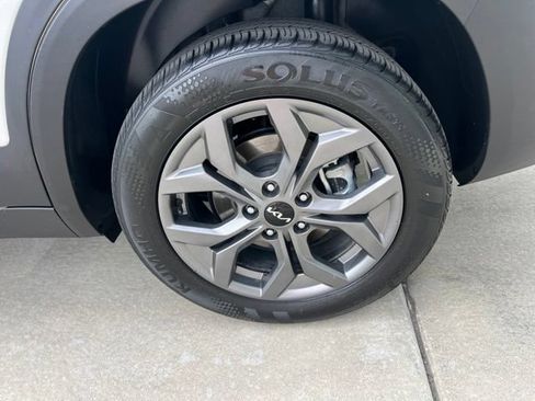 Used 2024 Kia Seltos LX AWD/4WD image 19