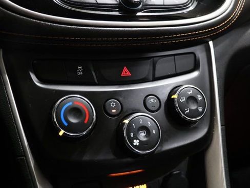 Used 2021 Chevrolet Trax LT w/ Driver Confidence Package FWD image 27