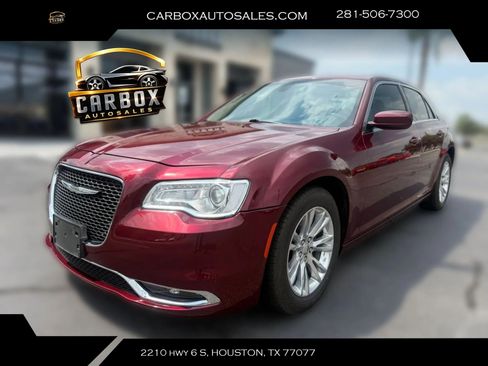 Used 2018 Chrysler 300 Touring L RWD image 1