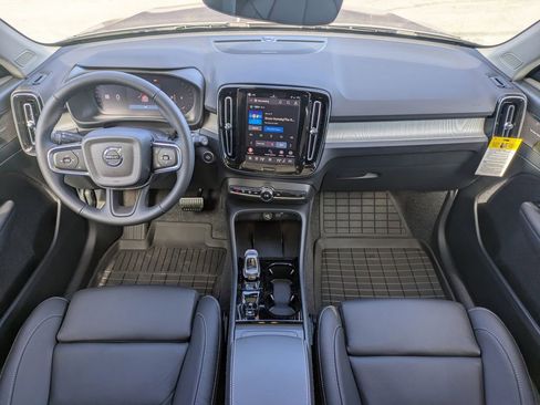 New 2026 Volvo XC40 B5 Ultra w/ Protection Package Premier AWD/4WD image 18