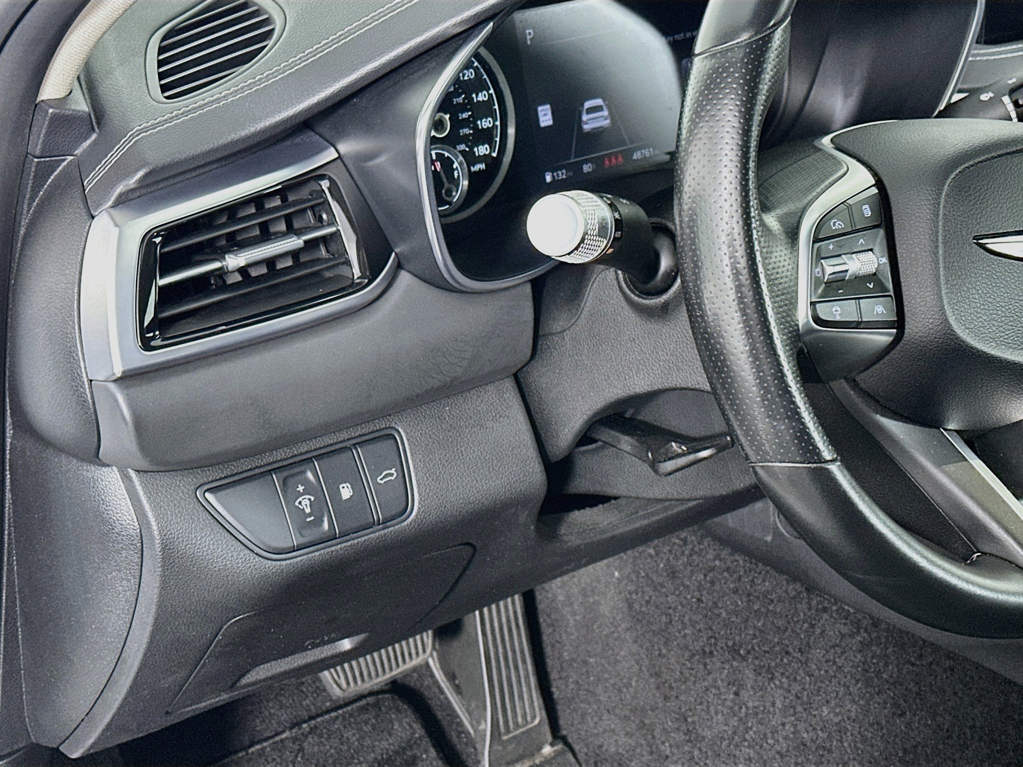 Used 2025 Genesis G70 2.5T RWD image 17