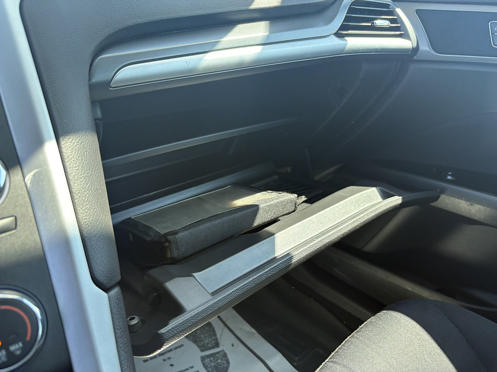 Used 2015 Ford Fusion SE FWD image 34