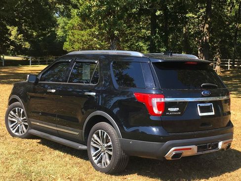 Used 2017 Ford Explorer Platinum AWD/4WD image 3