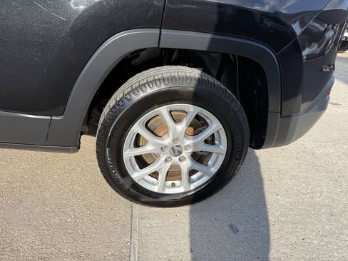Used 2014 Jeep Cherokee Latitude FWD image 35