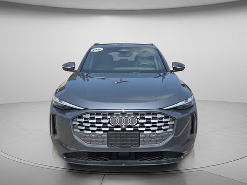 Certified 2025 Audi Q5 Premium w/ Convenience Package AWD/4WD image 4