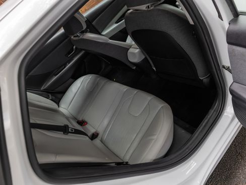 Used 2021 Hyundai Elantra Limited image 15