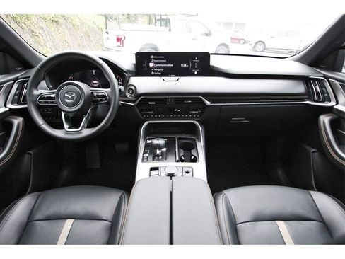 Certified 2025 MAZDA CX-70 3.3 Turbo S w/ Premium Package image 8