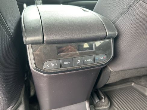 Used 2023 Toyota Highlander LE image 28