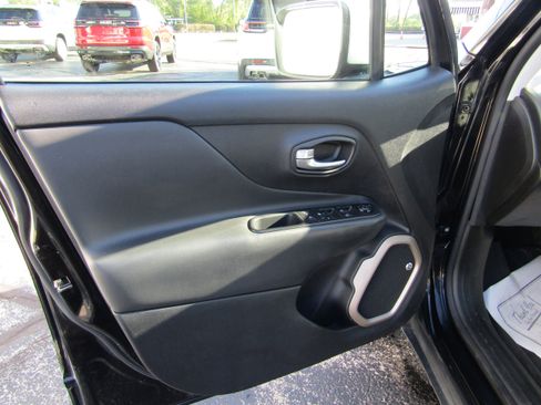 Used 2016 Jeep Renegade Limited w/ Safety & Security Group image 10