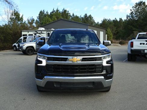Used 2025 Chevrolet Silverado 1500 LT image 2