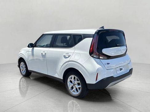 Used 2023 Kia Soul LX w/ LX Technology Package FWD image 5